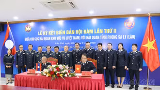 Hội đàm giữa Chi cục Hải quan Khu vực VII và Hải quan tỉnh Phong Sa Ly