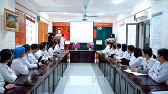 Nâng cao năng lực cán bộ y tế từ sinh hoạt khoa học chuyên đề