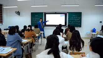 Phong trào học ngoại ngữ của trường THPT Chuyên Lào Cai: Khi thầy cô trở thành học viên