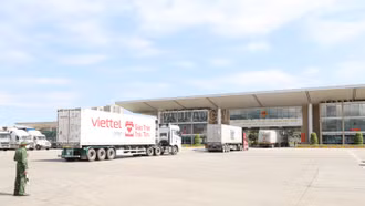 Hơn 1.600 phương tiện chở hàng hóa thông quan qua Cửa khẩu Kim Thành