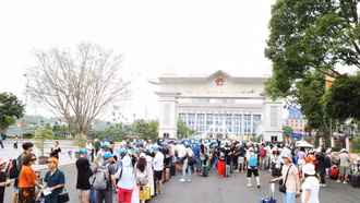 Hơn 20 nghìn người xuất - nhập cảnh qua Cửa khẩu Quốc tế Lào Cai 