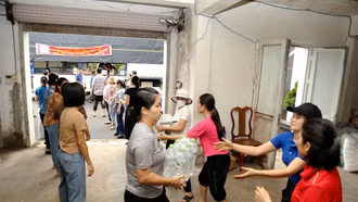 Huyện Bát Xát: Đón nhận lô hàng cứu trợ gần 100 triệu đồng