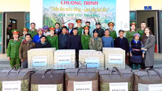 Chương trình thiện nguyện “Chăn ấm mùa đông - lan tỏa hơi ấm, kết nối yêu thương” tại xã Nậm Có