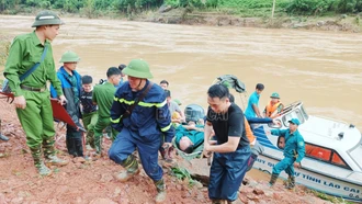 [Ảnh] Những hình ảnh xúc động trong công tác cứu hộ, cứu nạn tại Nậm Lúc