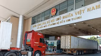 [Ảnh] Mỗi ngày có khoảng 600 xe hàng xuất - nhập khẩu qua Cửa khẩu Quốc tế đường bộ số II Kim Thành