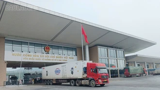 Hơn 1.200 lượt xe xuất - nhập cảnh qua Cửa khẩu Kim Thành trong 4 ngày nghỉ Tết Dương lịch