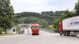 Lào Cai: Nhộn nhịp hoạt động xuất - nhập khẩu trong kỳ nghỉ lễ