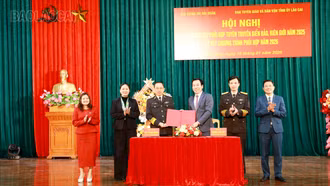 Ban Tuyên giáo và Dân vận Tỉnh ủy ký chương trình phối hợp với Cục Chính trị Hải quân