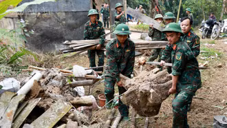 “Kề vai” với người dân trong đời sống thường ngày