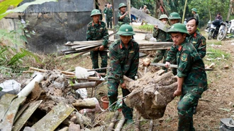 “Kề vai” với người dân trong đời sống thường ngày