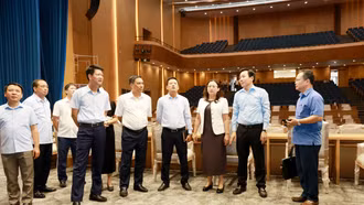 Thường trực Tỉnh ủy kiểm tra tiến độ Dự án Trung tâm Hội nghị tỉnh và công tác tuyên truyền, khánh tiết Đại hội Đảng bộ tỉnh lần thứ I