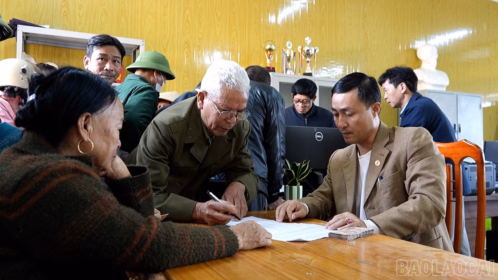 baolaocai-br_cap-phat-tien-6.jpg