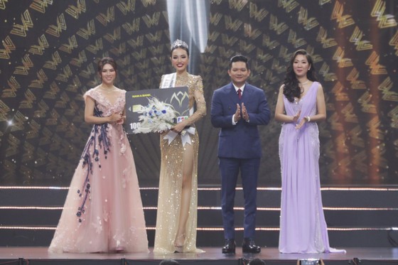 Người đẹp Nguyễn Thị Ngọc Châu đăng quang Hoa hậu Hoàn Vũ Việt Nam 2022 ảnh 6