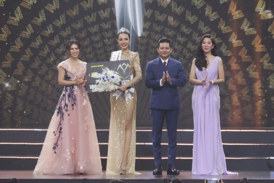 Người đẹp Nguyễn Thị Ngọc Châu đăng quang Hoa hậu Hoàn Vũ Việt Nam 2022 ảnh 6