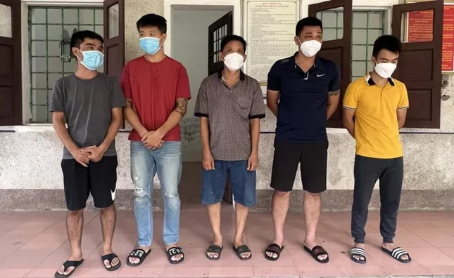 Chân sút nổi tiếng làng bóng 'phủi' xứ Nghệ làm đại lý đường dây cá độ nghìn tỷ ảnh 1