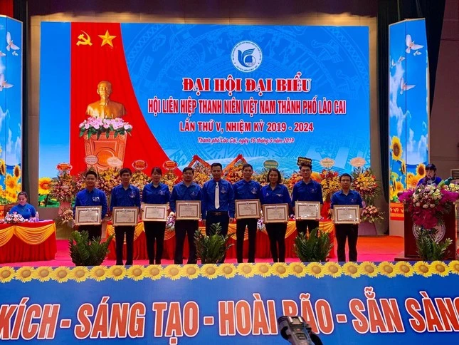 Nam sinh Lào Cai dẫn thời sự: Đảng viên trẻ đầy tài năng và nhiệt huyết ảnh 7