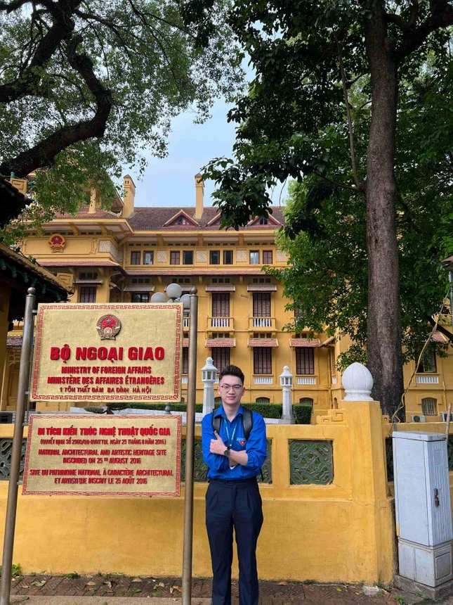 Nam sinh Lào Cai dẫn thời sự: Đảng viên trẻ đầy tài năng và nhiệt huyết ảnh 2