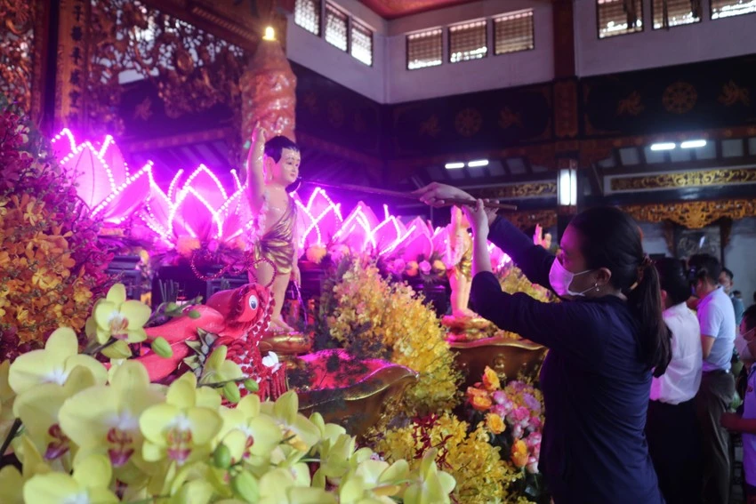 Hàng ngàn tăng ni, Phật tử dự Đại lễ Phật đản ảnh 6