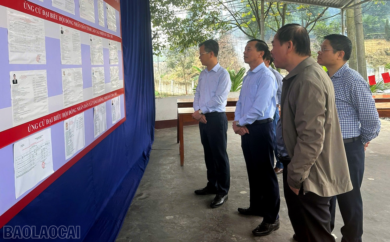 Phó Chủ tịch UBND tỉnh Nguyễn Thành Sinh kiểm tra công tác chuẩn bị bầu cử tại các xã Gia Phú, Khánh Yên, Chiềng Ken và Tằng Loỏng ảnh 14