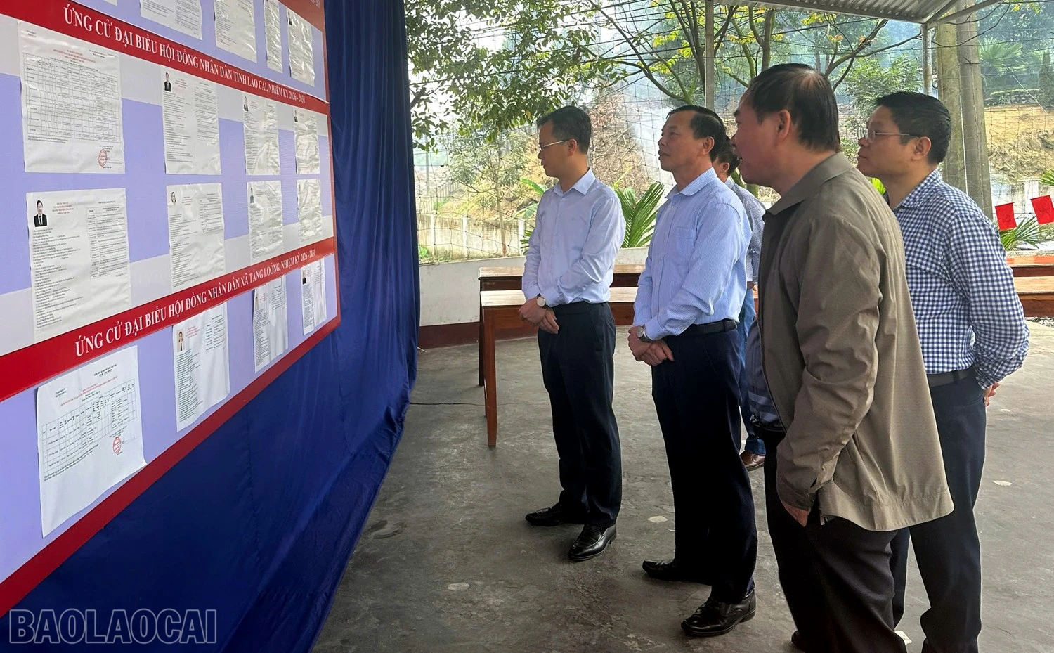 Phó Chủ tịch UBND tỉnh Nguyễn Thành Sinh kiểm tra công tác chuẩn bị bầu cử tại các xã Gia Phú, Khánh Yên, Chiềng Ken và Tằng Loỏng ảnh 14