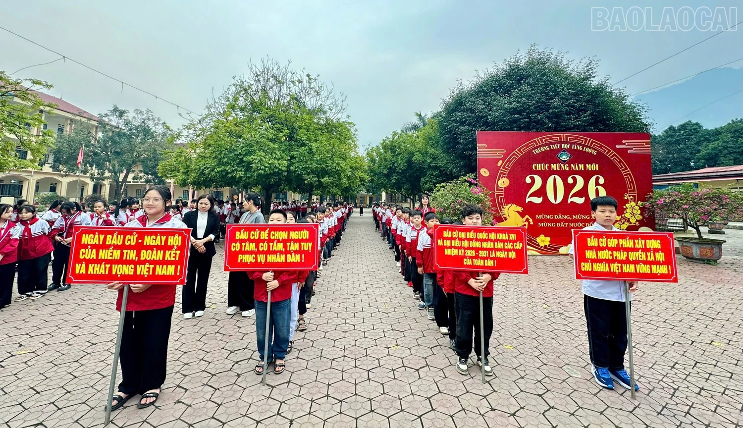 Phó Chủ tịch UBND tỉnh Nguyễn Thành Sinh kiểm tra công tác chuẩn bị bầu cử tại các xã Gia Phú, Khánh Yên, Chiềng Ken và Tằng Loỏng ảnh 12