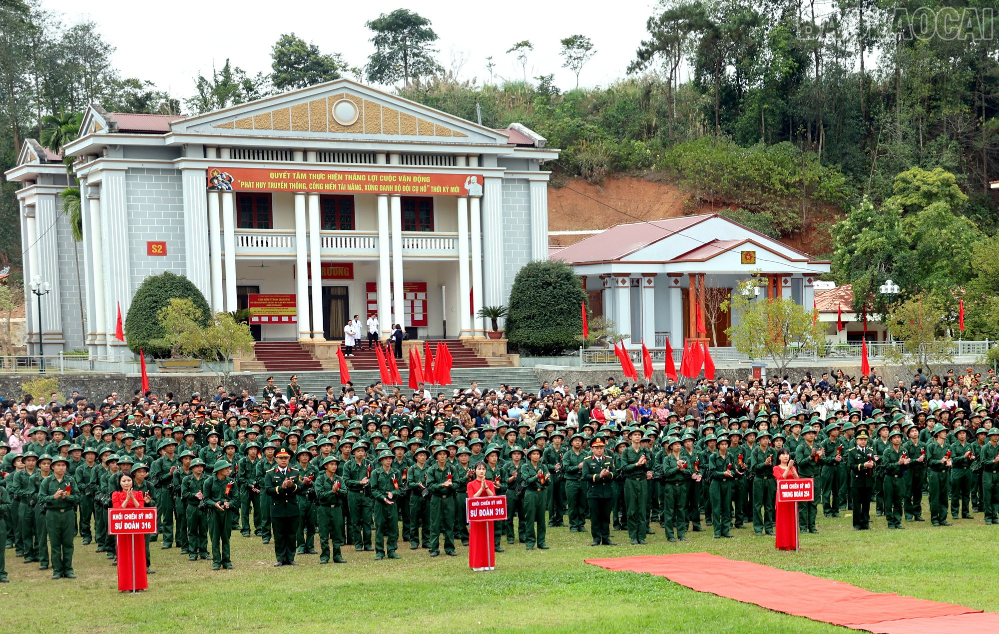 Quang cảnh lễ giao, nhận quân.