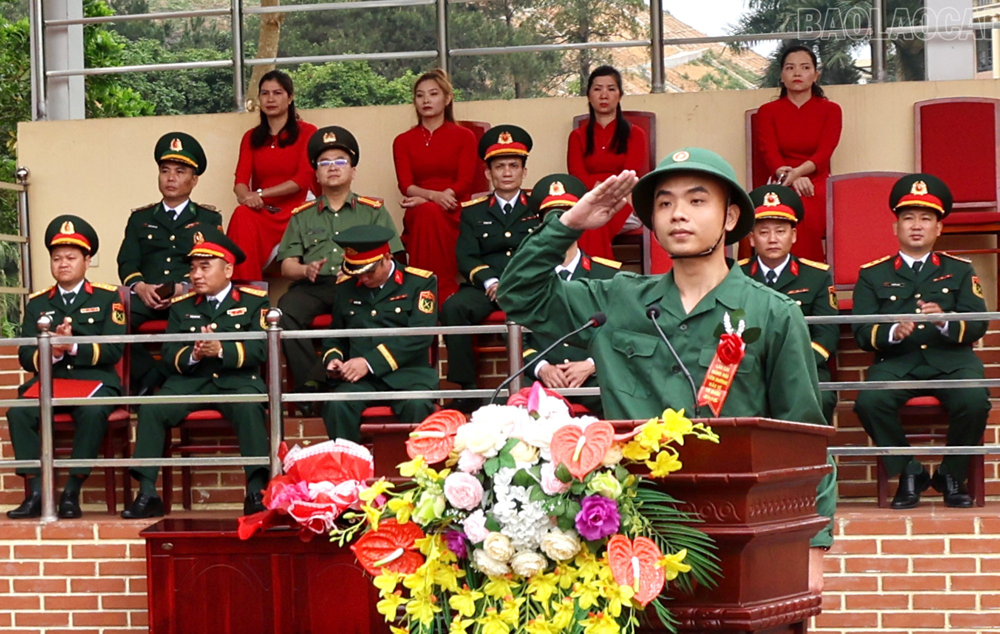 Tân binh Bùi Quang Vinh đại diện các tân binh phát biểu nhận nhiệm vụ.