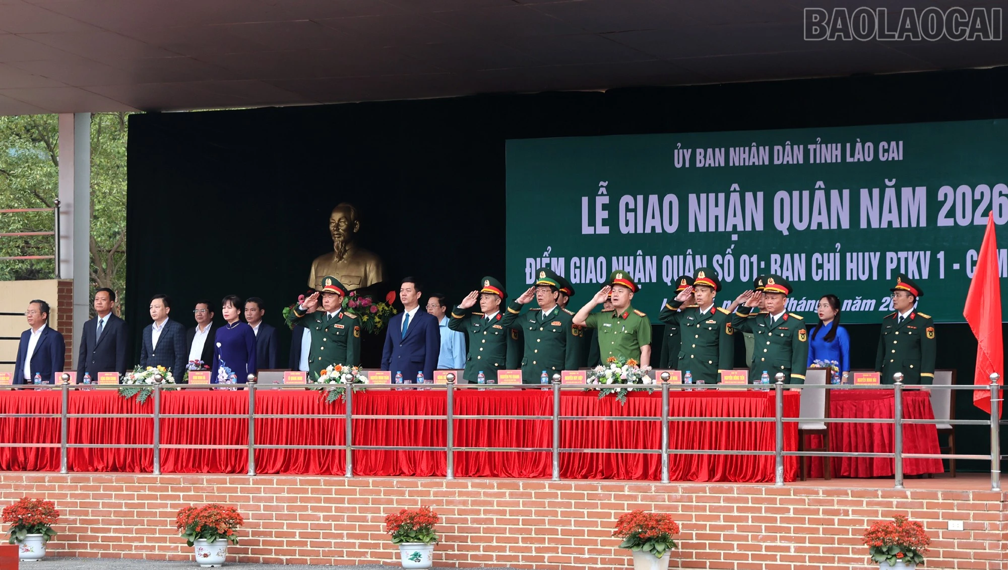 Đại biểu dự Lễ giao nhận quân.
