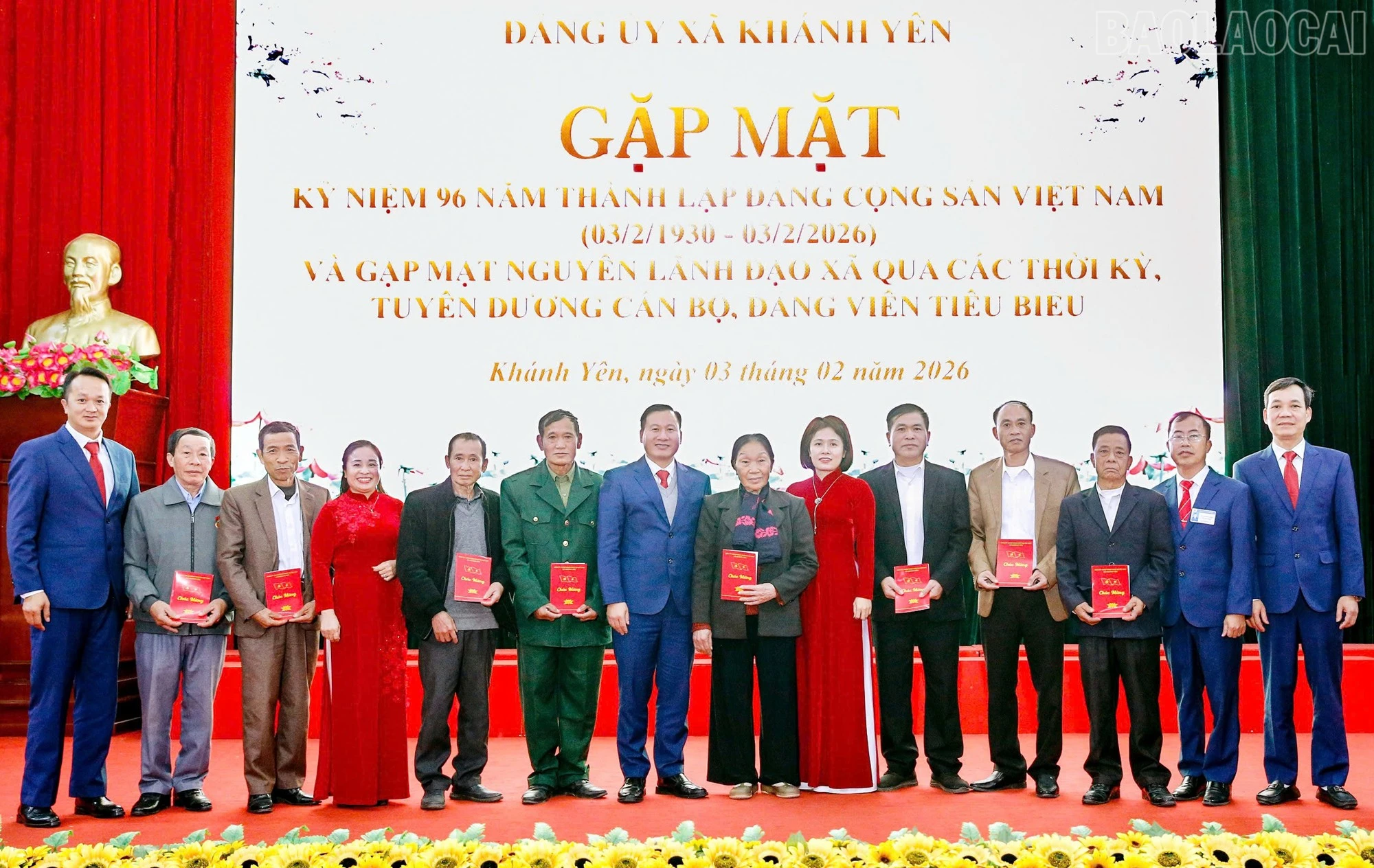 Khen thưởng các tập thể, cá nhân tiêu biểu trong phong trào thi đua đặc biệt nhân dịp kỷ niệm 96 năm Ngày thành lập Đảng.