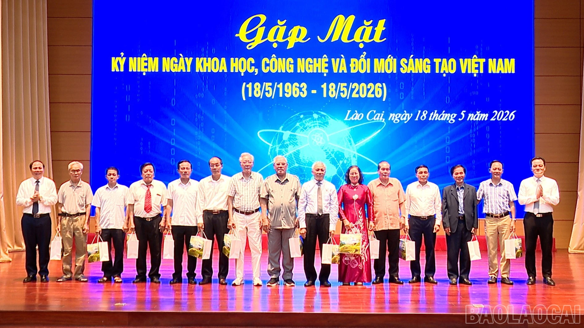 baolaocai-br_anh-tang-qua-1-3521.jpg