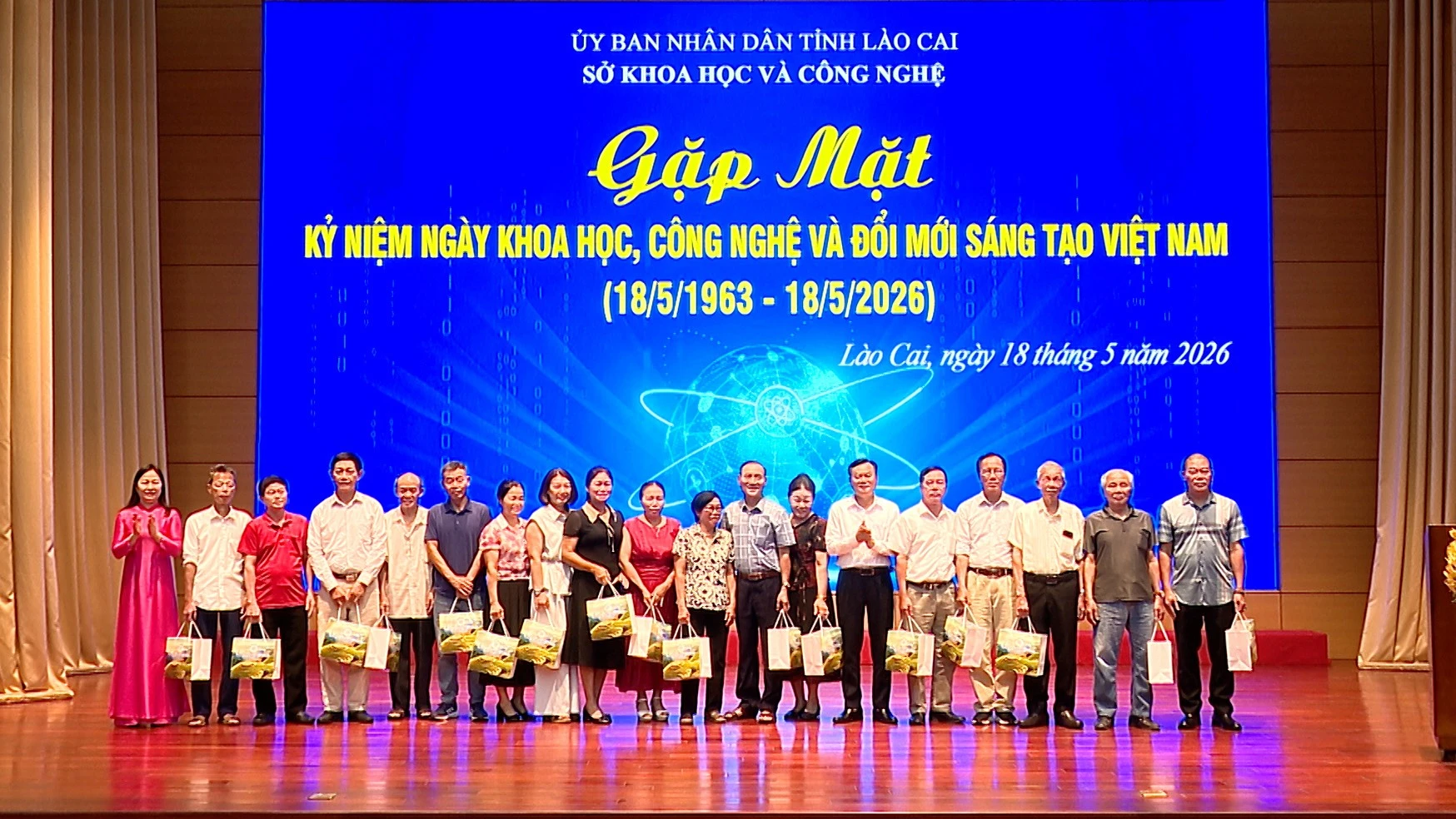 anh-tang-qua-3.jpg