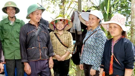 Trưởng thôn Vàng Ngần, xã Suối Quyền (Văn Chấn) tích cực tuyên truyền, vận động người dân xóa bỏ tư tưởng trông chờ, ỷ lại, nỗ lực vươn lên phát triển kinh tế, chung tay giảm nghèo bền vững.