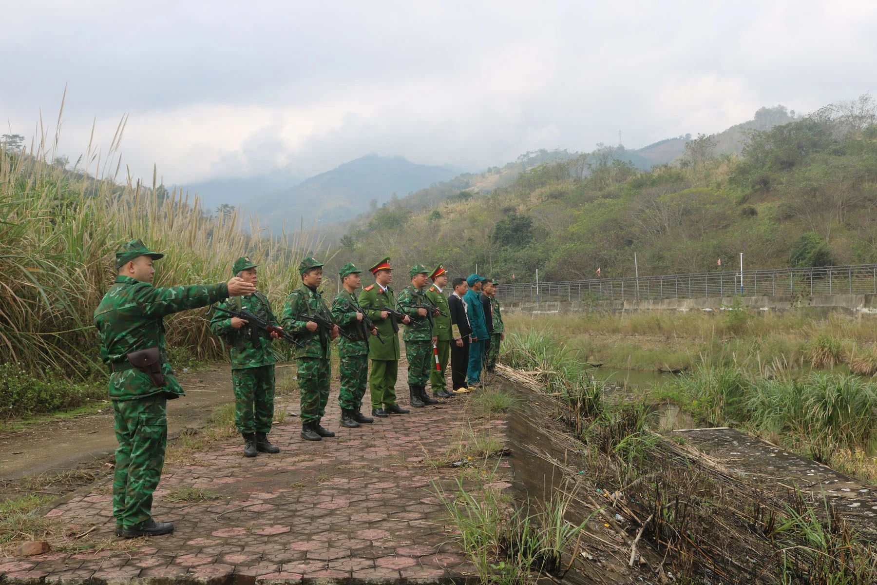 Tuần tra biên giới.jpg