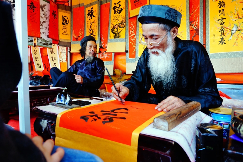 Xin chữ đầu năm là một nét đẹp truyền thống văn hóa của người Việt. xin-chu-cau-doi-hai-loc-dau-xuan-78208-1704267645.jpg