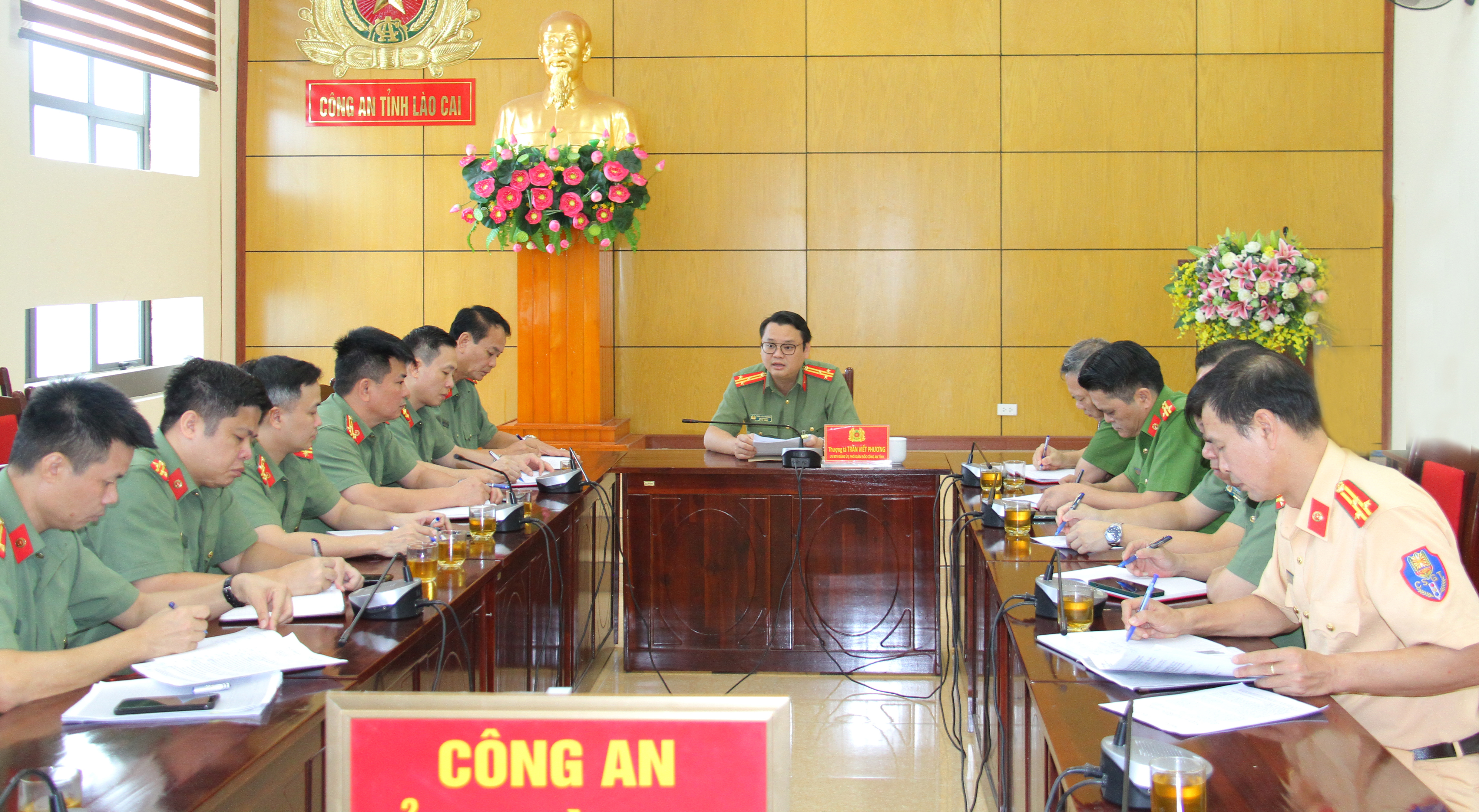Thượng tá Trần Viết Phương, Phó Giám đốc Công an tỉnh Lào Cai họp chỉ đạo công tác đảm bảo an ninh trật tự Lễ kỷ niệm. Thượng tá Trần Viết Phương, Phó GĐ CAT họp chỉ đạo công tác đảm bảo ANTT Lễ kỉ niệm.jpg