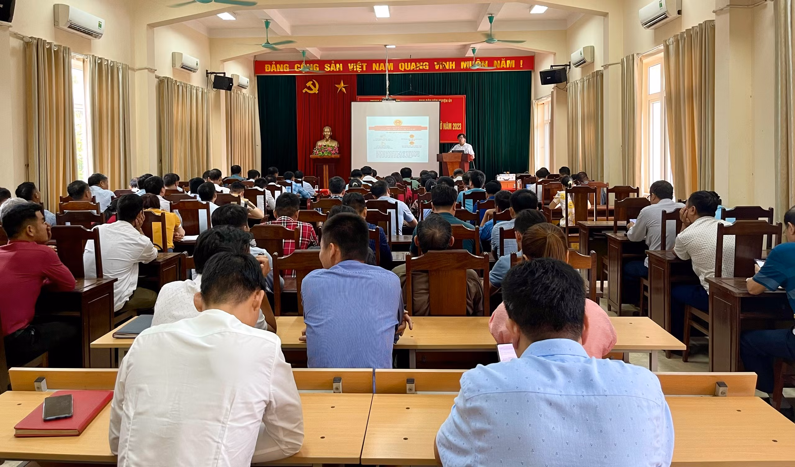 Quang ảnh lớp bồi dưỡng.jpg