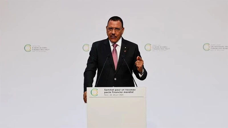 Tổng thống Niger Mohamed Bazoum phát biểu trong một hội nghị tại Paris, Pháp, ngày 22/6/2023.