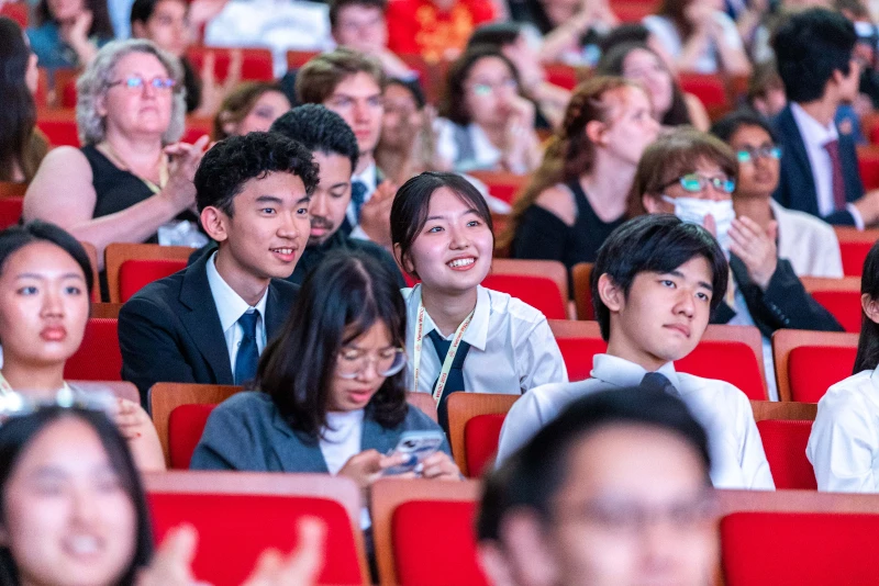 Cuộc thi tranh biện lớn nhất thế giới lần đầu tổ chức tại Việt Nam.