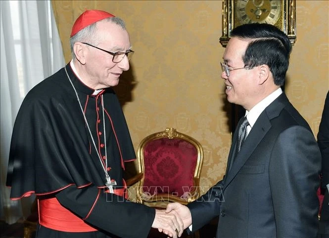 Chủ tịch nước Võ Văn Thưởng gặp Thủ tướng Vatican, Hồng y Pietro Parolin.