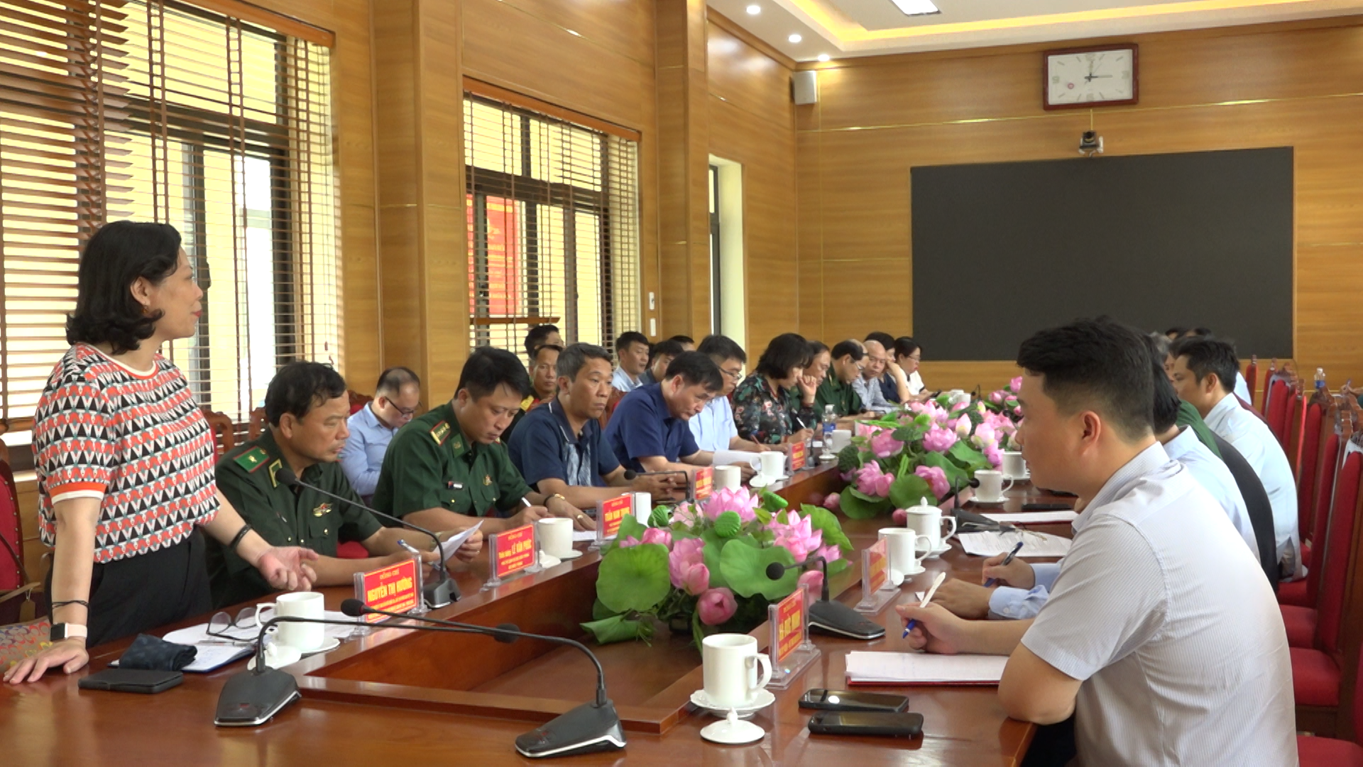 Bà Nguyễn Thị Hường, Phó Chủ nhiệm, Ủy ban Biên giới quốc gia, Chủ tịch Phân ban Việt Nam trong Ủy ban Liên hiệp biên giới trên đất liền Việt Nam - Trung Quốc phát biểu tại buổi làm việc. 456simacai.png