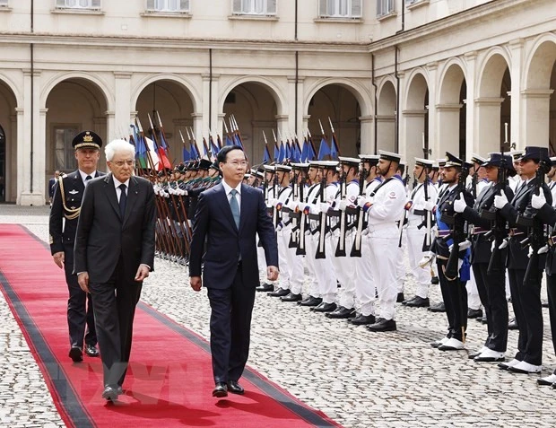 Chủ tịch nước Võ Văn Thưởng và Tổng thống Italy Sergio Mattarella duyệt đội danh dự.