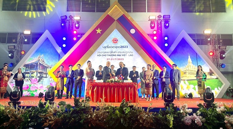 Lễ ký Biên bản ghi nhớ (MOU) giữa Cục Xúc tiến thương mại, Bộ Công Thương Việt Nam và Cục Xúc tiến thương mại, Bộ Công Thương Lào. Lễ ký Biên bản ghi nhớ (MOU) giữa Cục Xúc tiến thương mại, Bộ Công Thương Việt Nam và Cục Xúc tiến thương mại, Bộ Công Thương Lào.