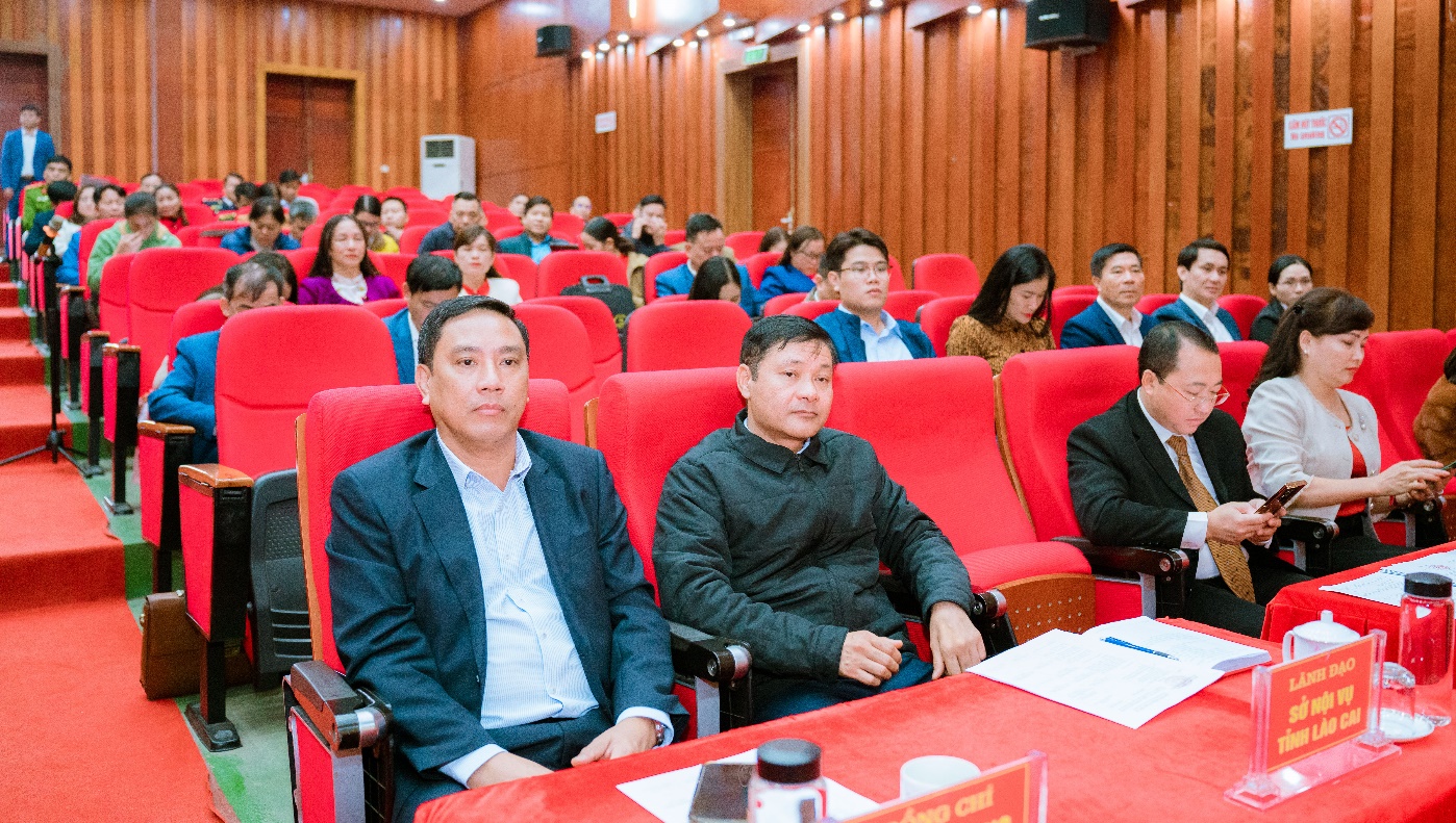 Phó Bí thư Tỉnh ủy Hoàng Giang và các đại biểu dự kỳ họp. MK2.jpg