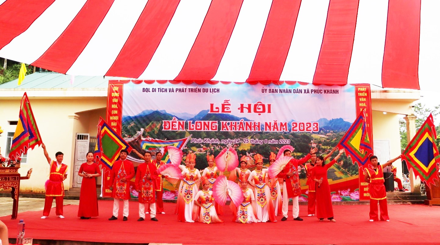 Tiết mục văn nghệ tại Lễ hội đền Long Khánh năm 2023. Tiết muc Văn nghệ chào mừng lễ hội.jpg