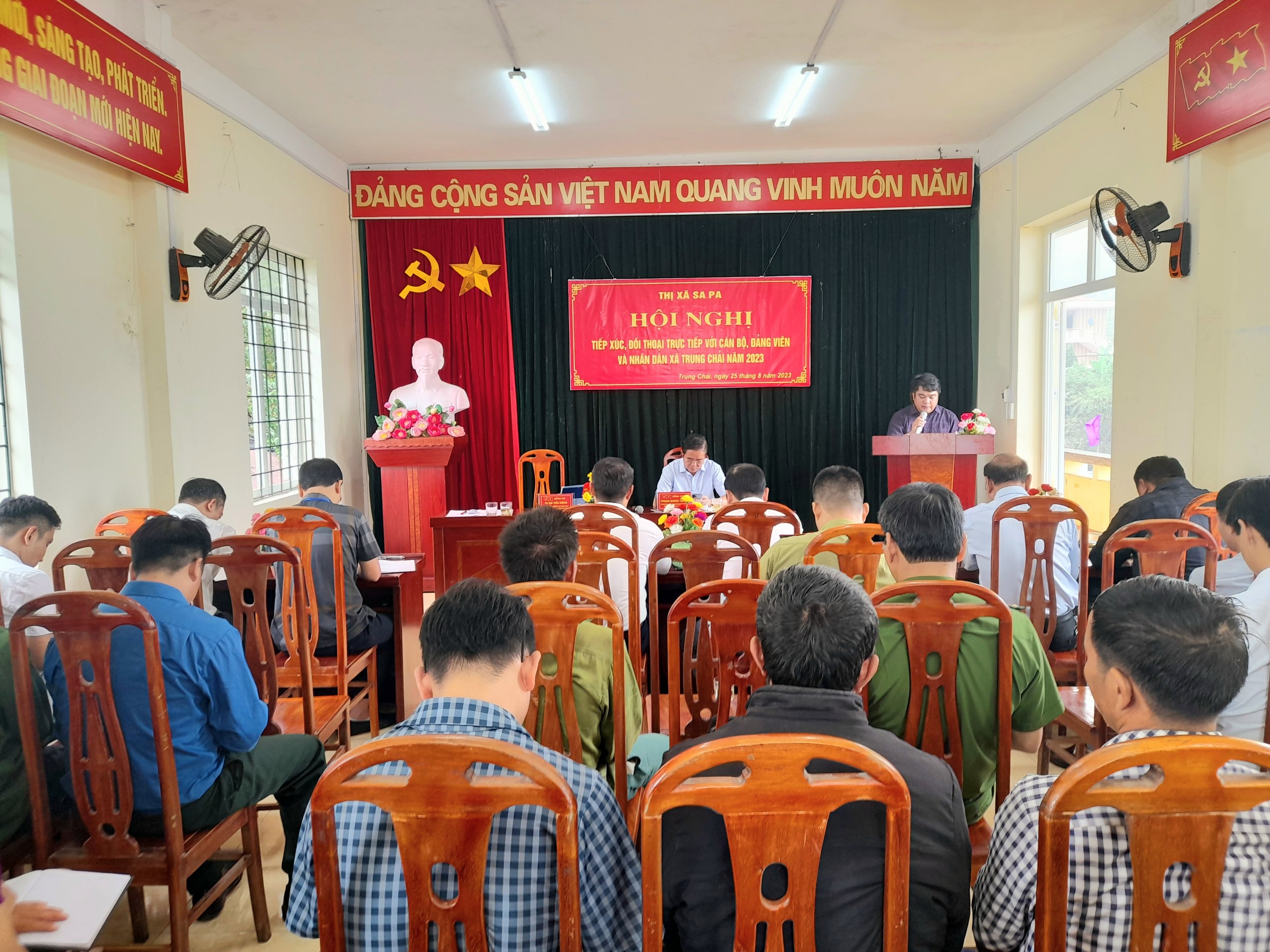 Quang cảnh hội nghị đối thoại. z4634962201677_e30b18a15b3aeffa2ae72b26f5946b33.jpg