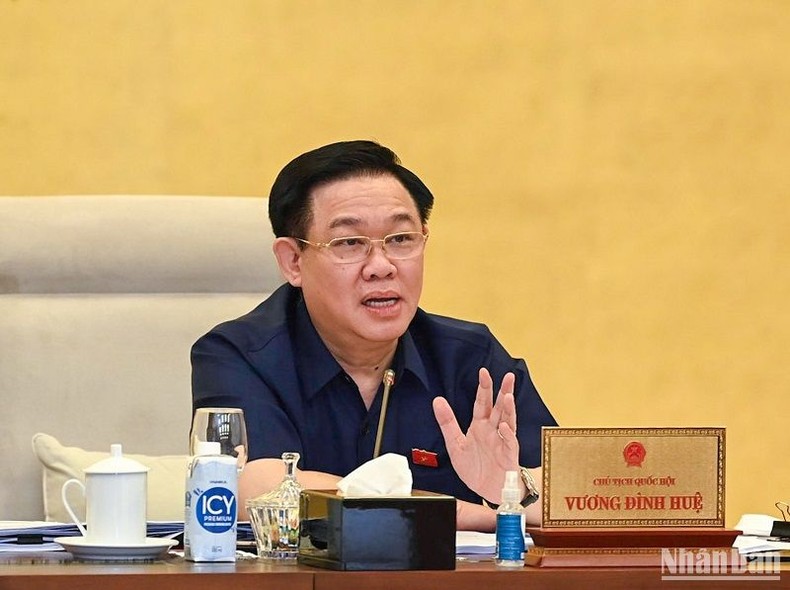 Chủ tịch Quốc hội Vương Đình Huệ tham gia ý kiến thảo luận trong phiên họp chiều 25/8. Chủ tịch Quốc hội Vương Đình Huệ tham gia ý kiến thảo luận trong phiên họp chiều 25/8.