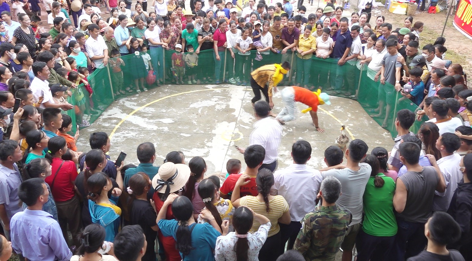 Trò chơi dân gian tại Lễ hội. Trò chơi bặt mắt bắt Vịt.jpg