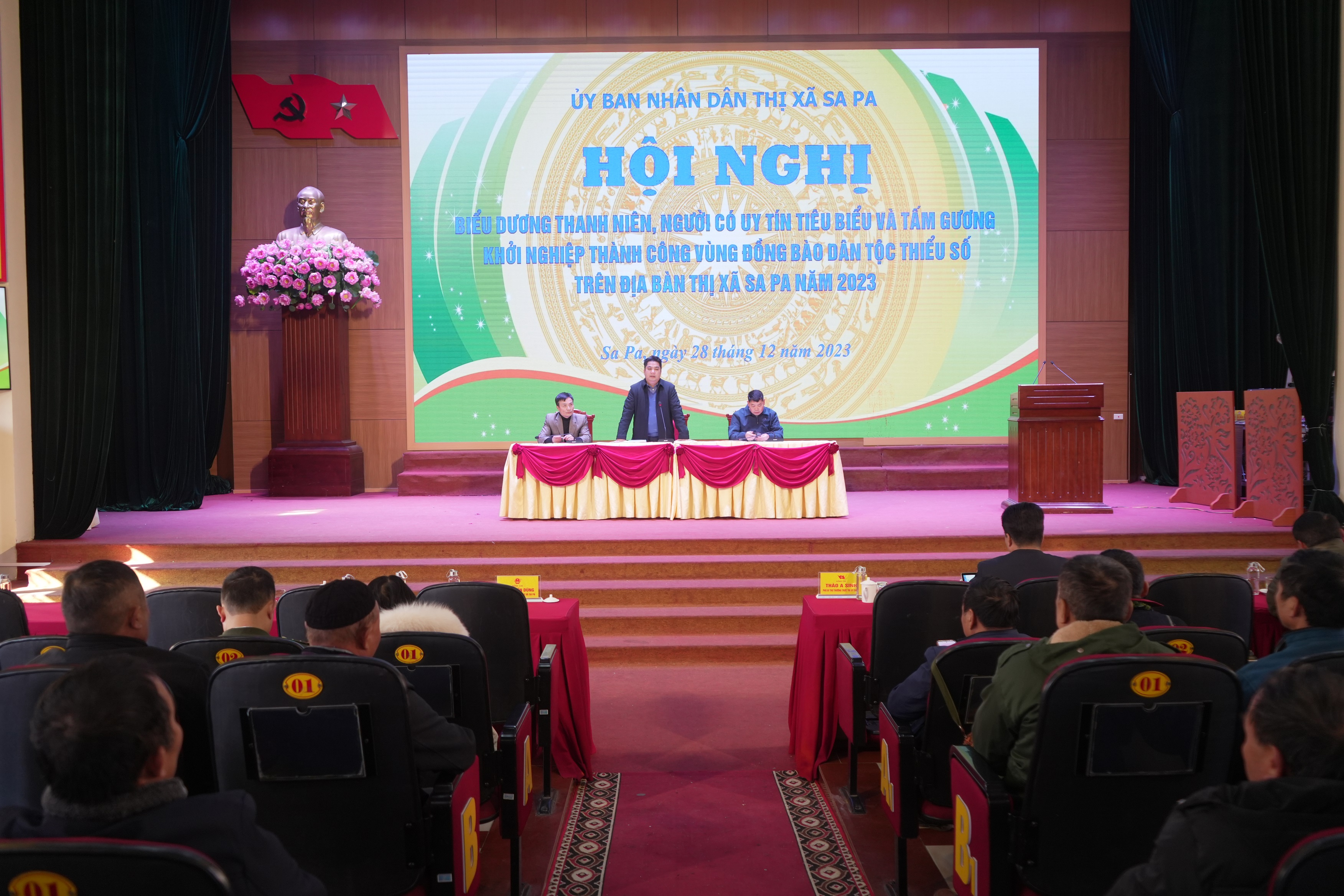 quang-canh-hoi-nghi-1-5037.jpg