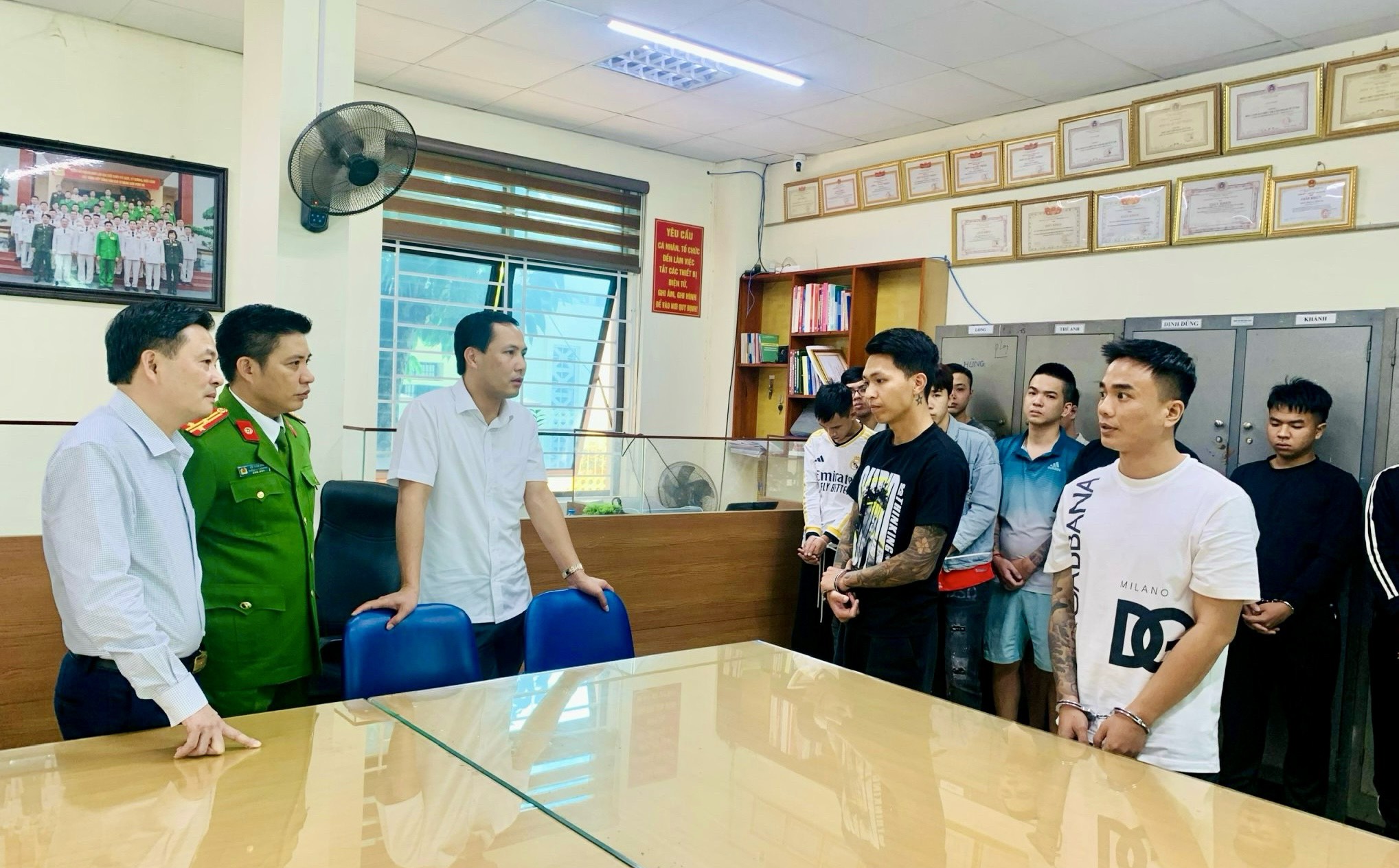 Đại tá Trần Quốc Huy, Phó Giám đốc Công an tỉnh Lào Cai trực tiếp chỉ đạo đấu tranh chuyên án. dai-ta-tran-quoc-huy-pho-gd-cat-lao-cai-truc-tiep-chi-dao-dau-tranh-chuyen-an-6981.jpg