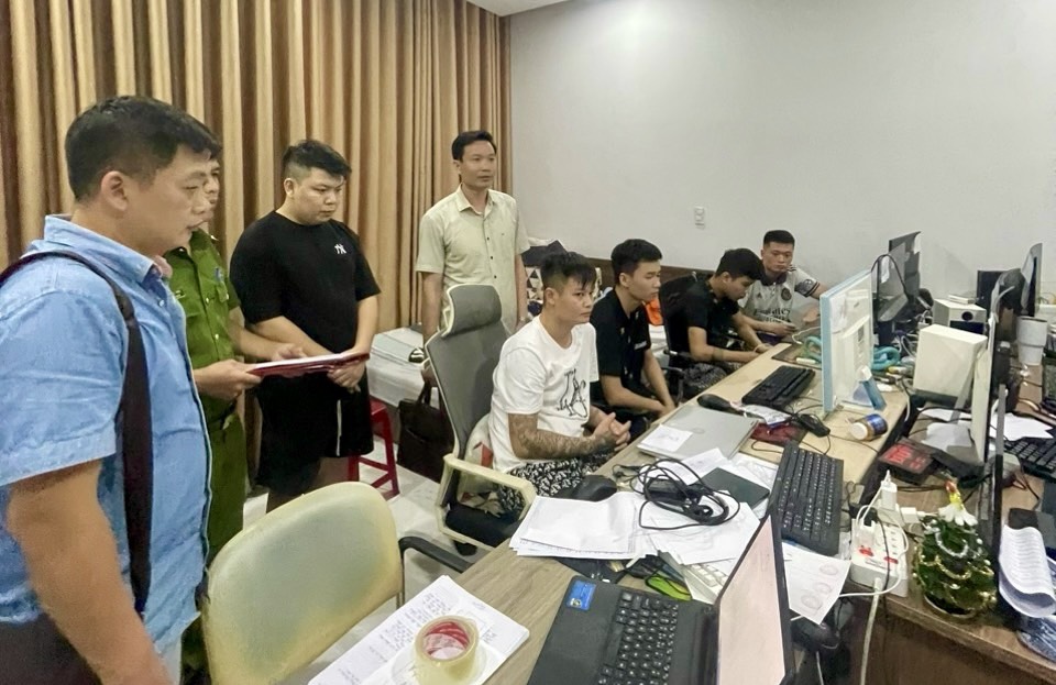 Khám xét tại 1 điểm tại thành phố Đà Nẵng. kham-xet-tai-1-diem-tai-thanh-pho-da-nang-5211.jpg